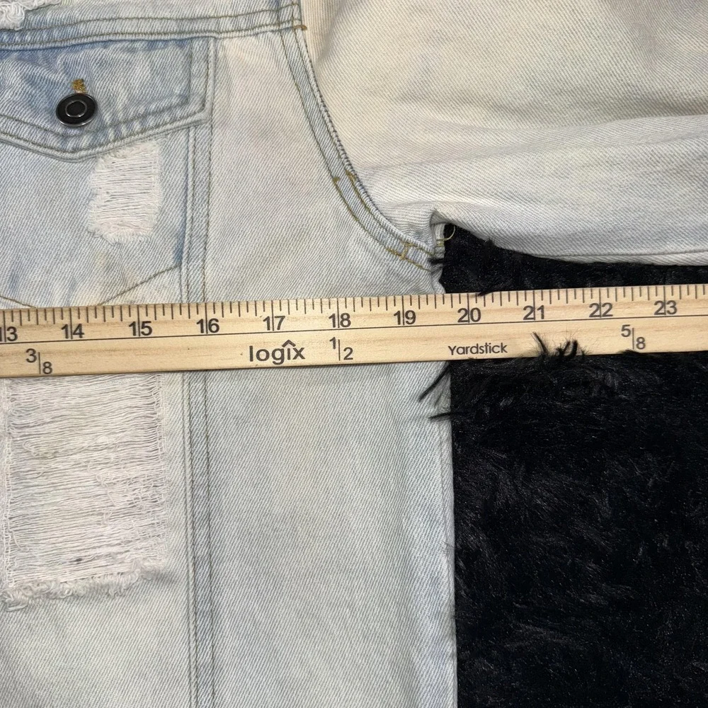 Love Tree Denim Jacket Womens Medium Blue Distressed Long Button Up Frayed Hem - Picture 6 of 9
